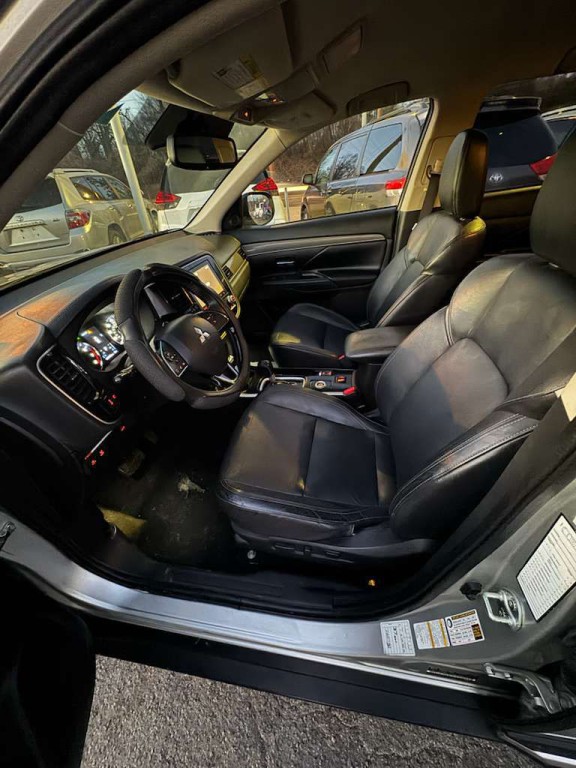 2020 Mitsubishi Outlander Image 10