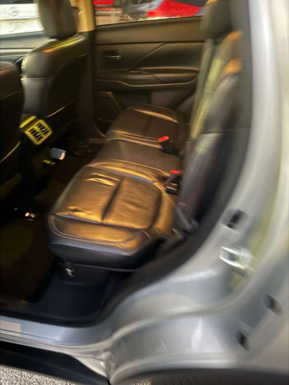 2020 Mitsubishi Outlander Image 12