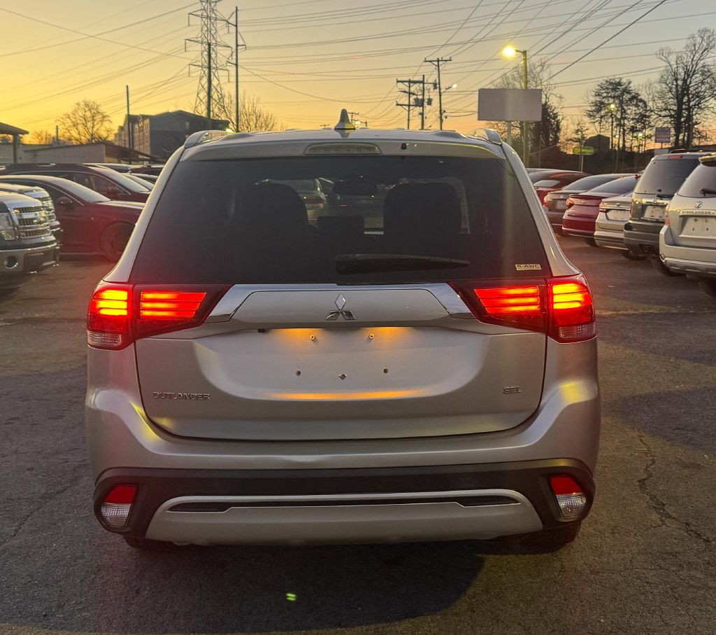 2020 Mitsubishi Outlander Image 4