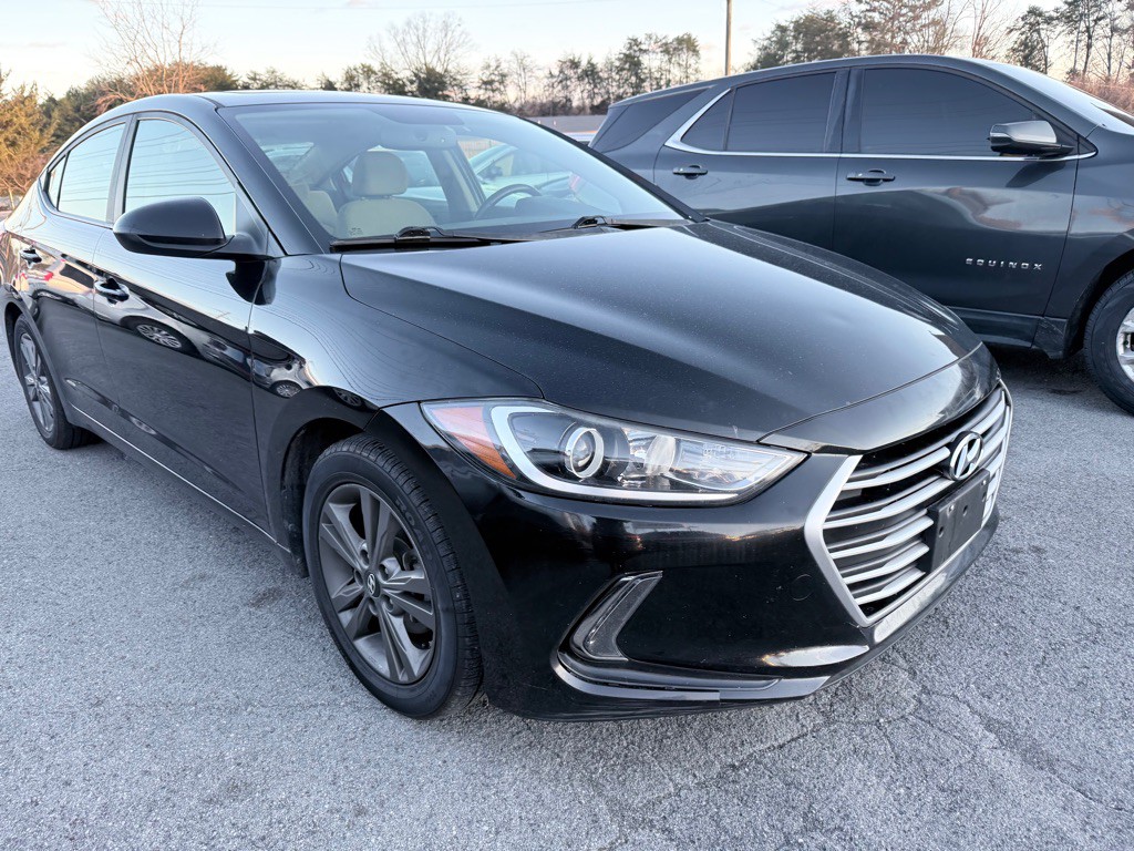 2017 Hyundai Elantra Image 2