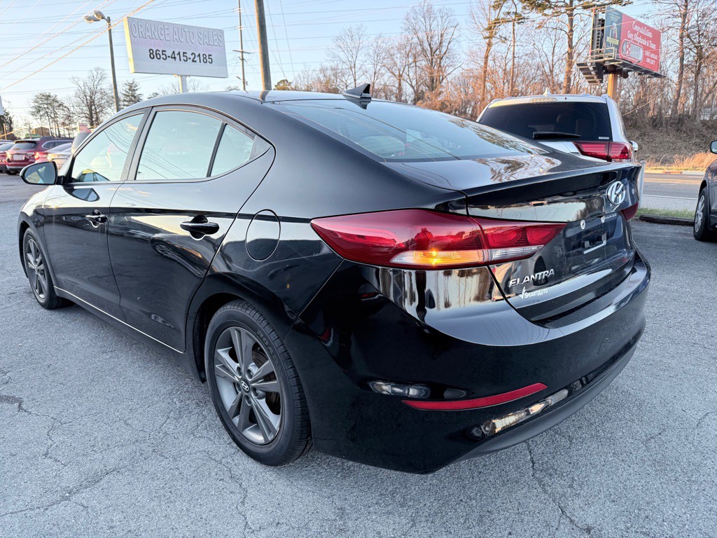 2017 Hyundai Elantra Image 5