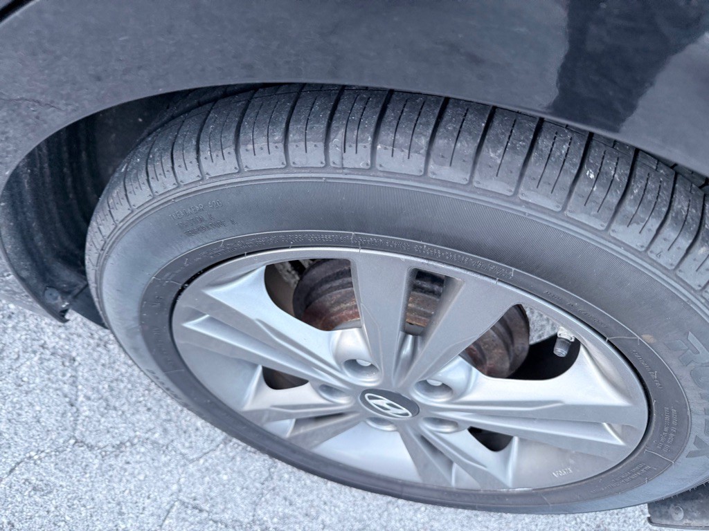 2017 Hyundai Elantra Image 6