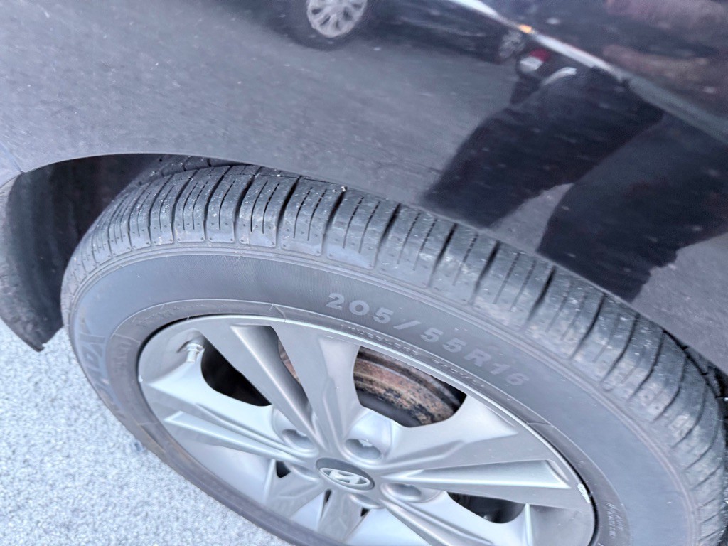 2017 Hyundai Elantra Image 8