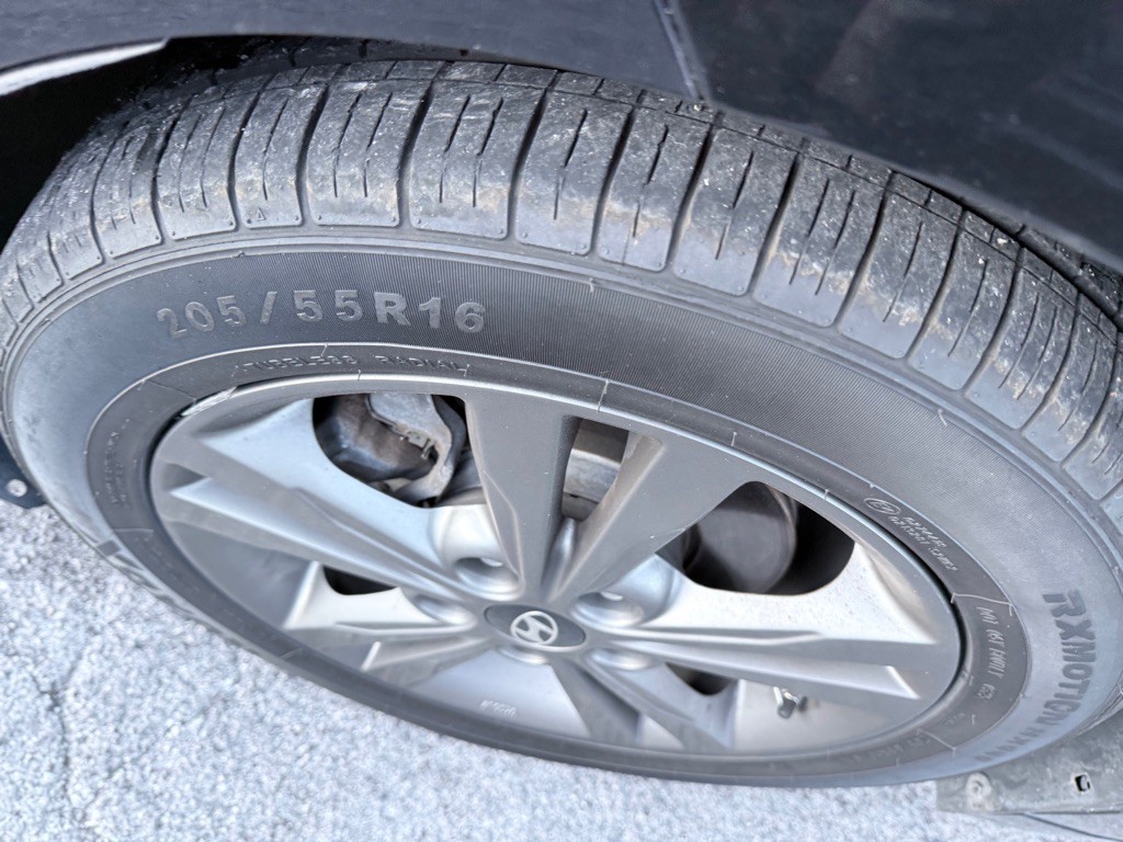 2017 Hyundai Elantra Image 9