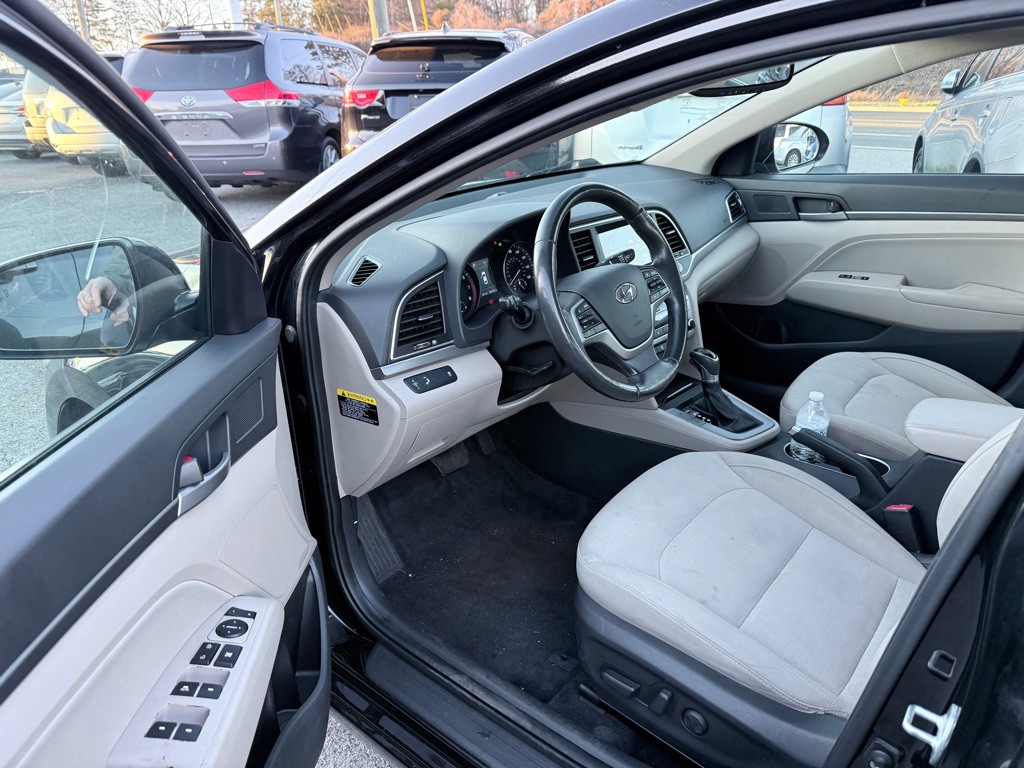 2017 Hyundai Elantra Image 11