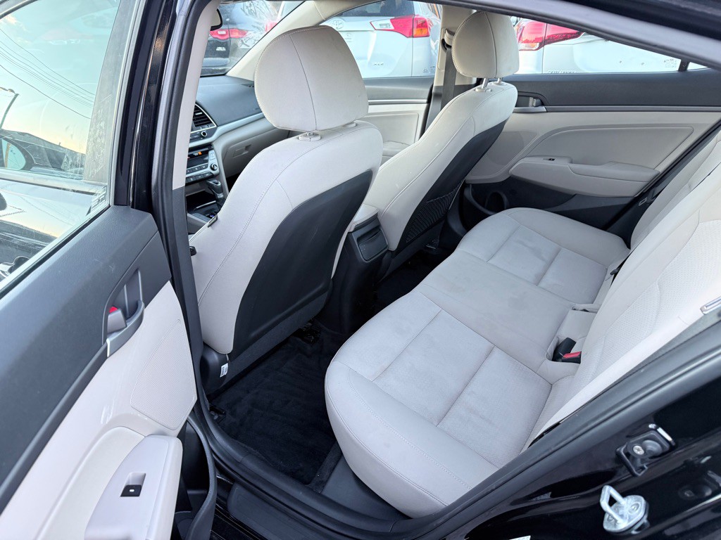 2017 Hyundai Elantra Image 12