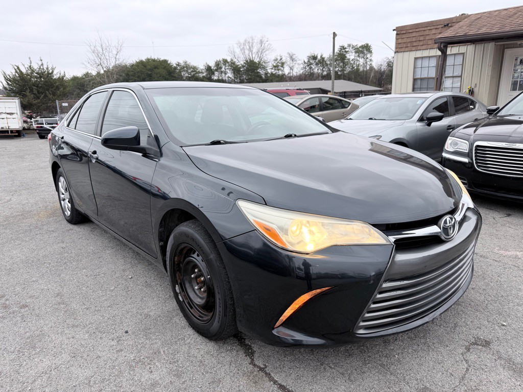 2016 Toyota Camry Image 2