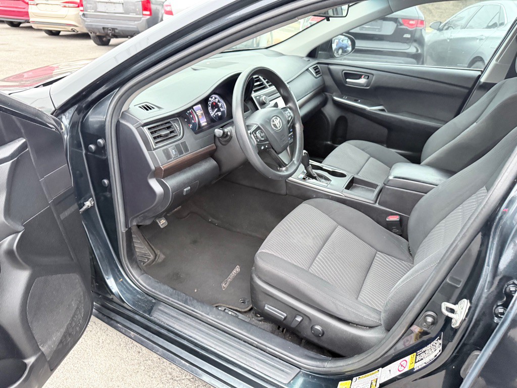 2016 Toyota Camry Image 9