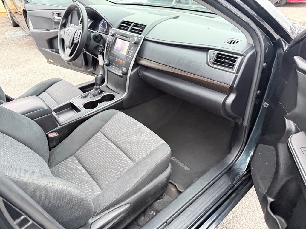 2016 Toyota Camry Image 11