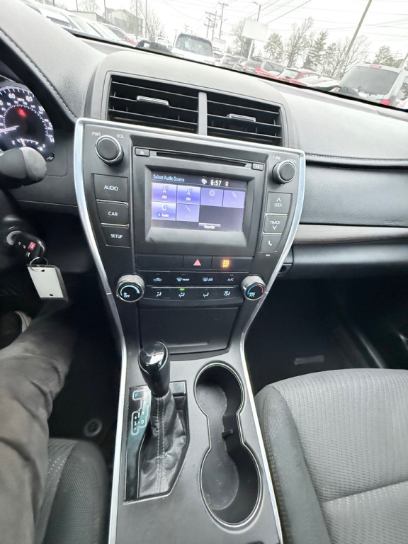 2016 Toyota Camry Image 12
