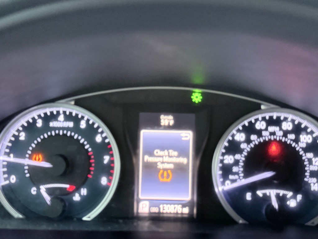 2016 Toyota Camry Image 13