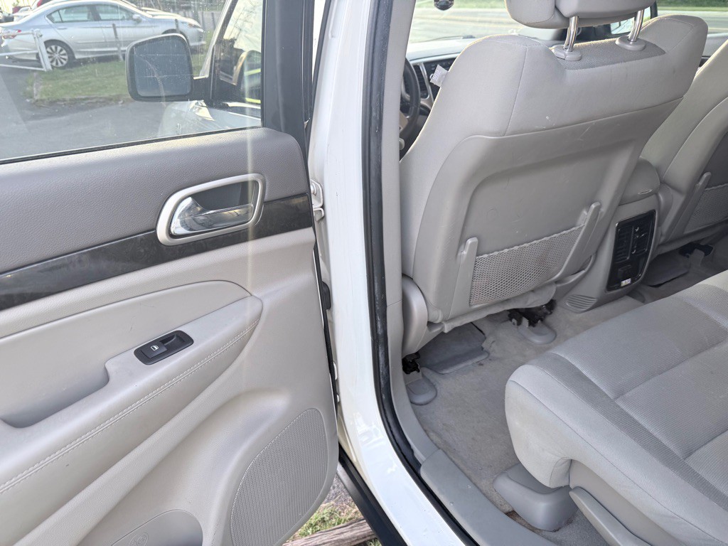 2012 Jeep Grand Cherokee Image 7