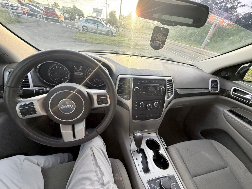 2012 Jeep Grand Cherokee Image 12