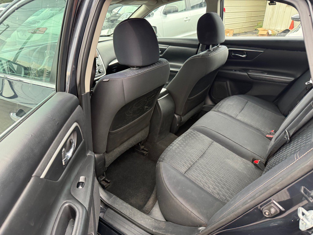2016 Nissan Altima Image 10