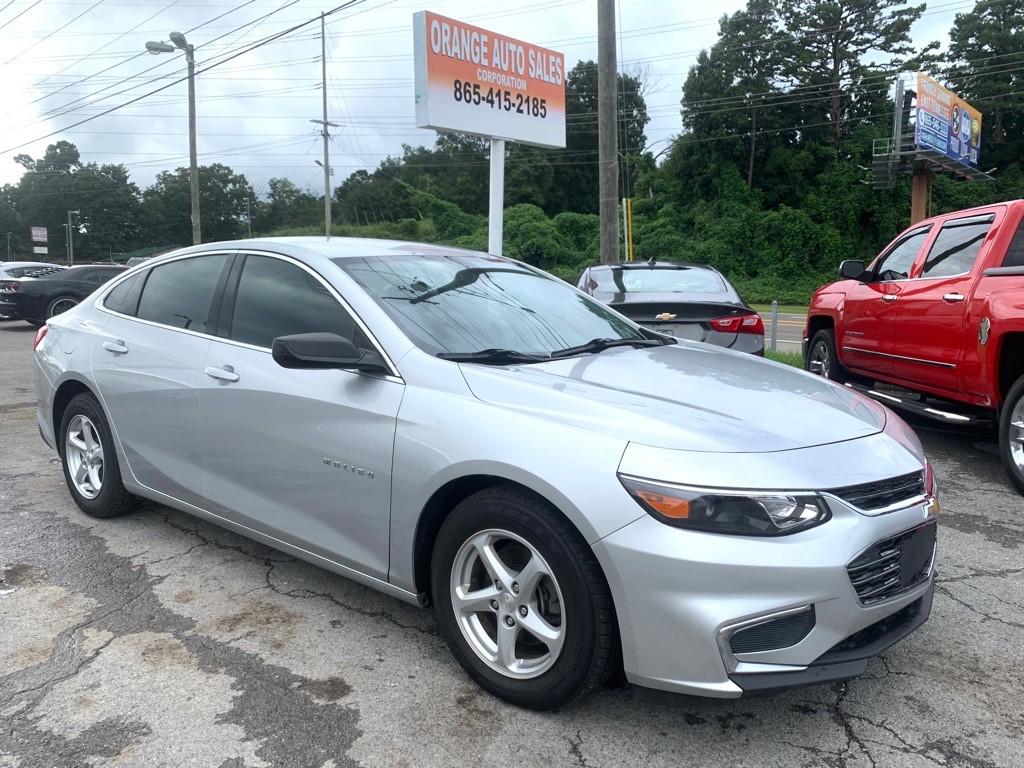 2017 Chevrolet Malibu Image 2