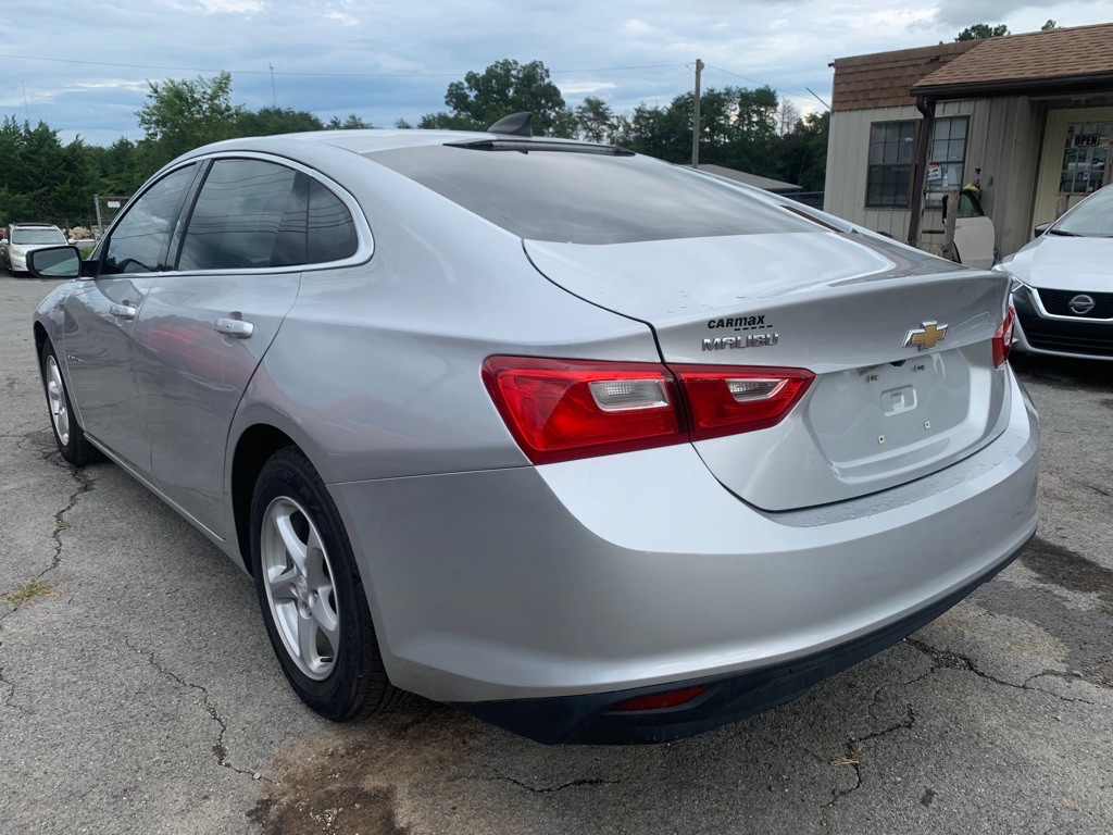 2017 Chevrolet Malibu Image 4