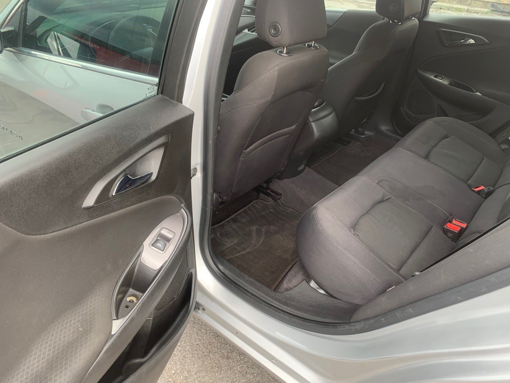 2017 Chevrolet Malibu Image 10