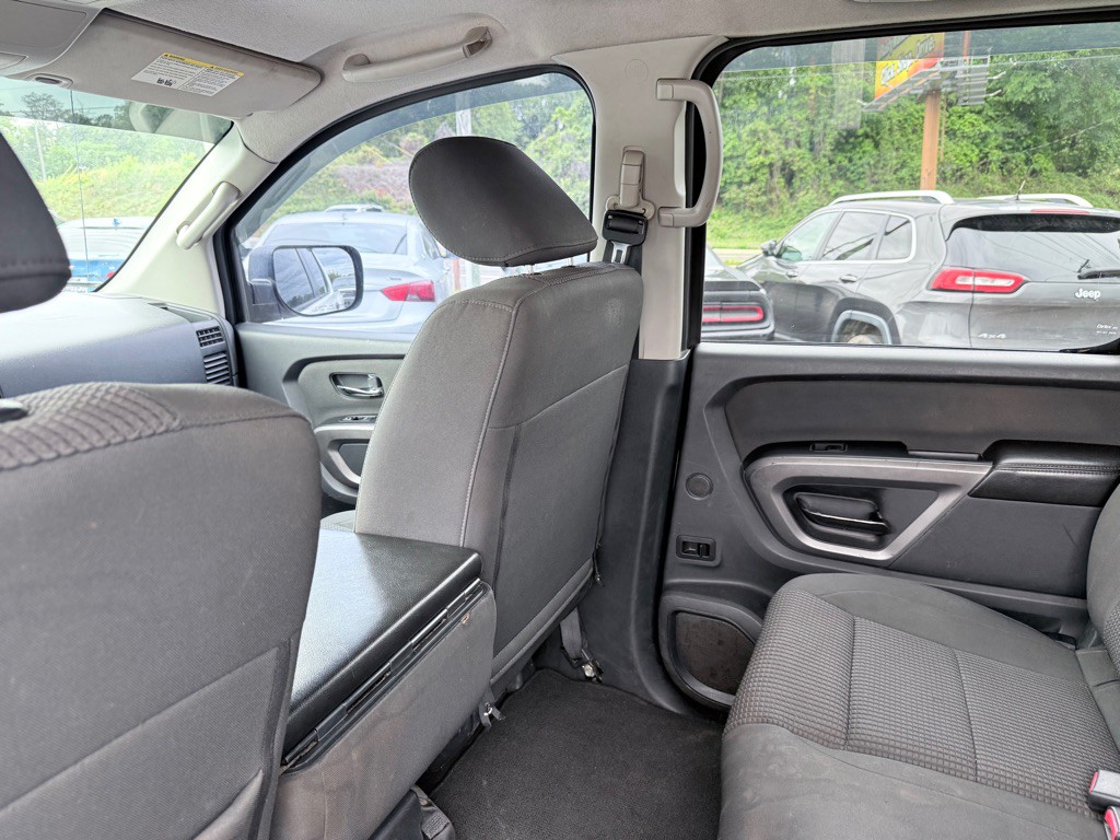 2015 Nissan Titan Image 13