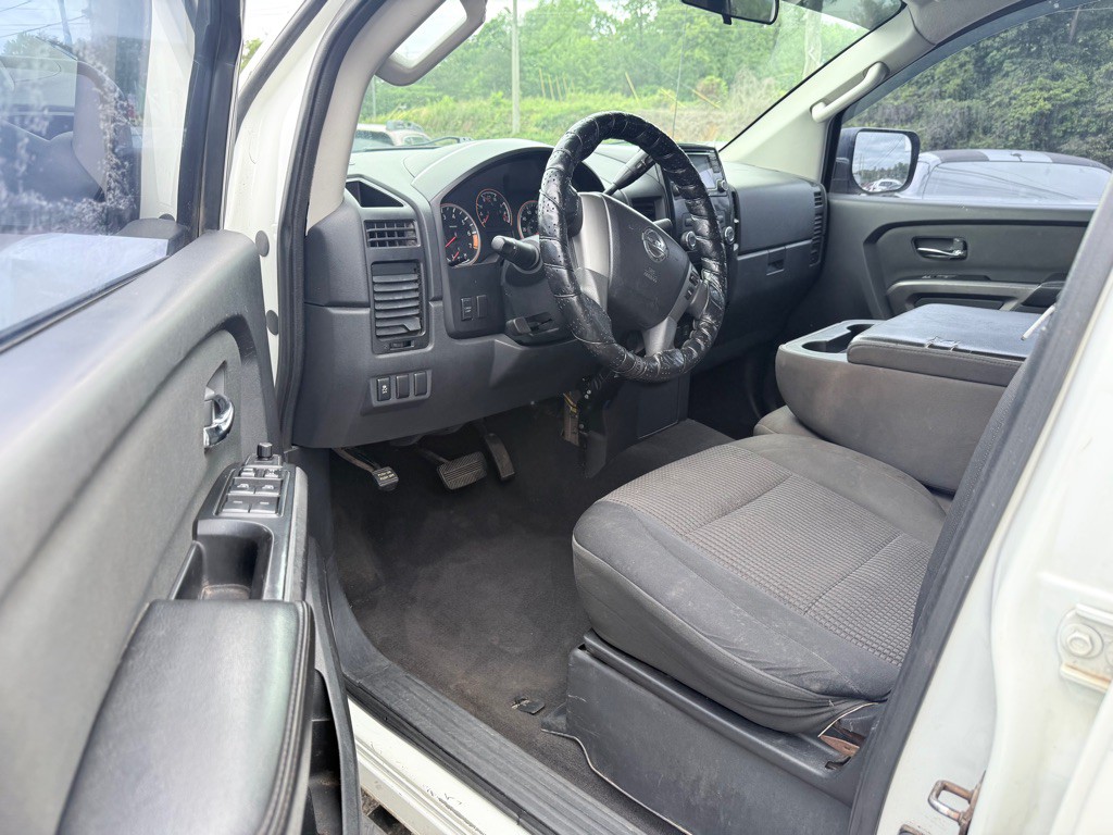 2015 Nissan Titan Image 14