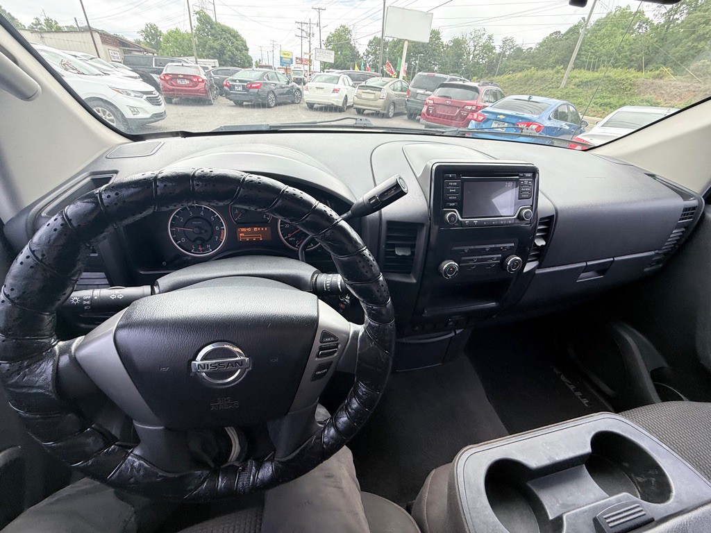 2015 Nissan Titan Image 16