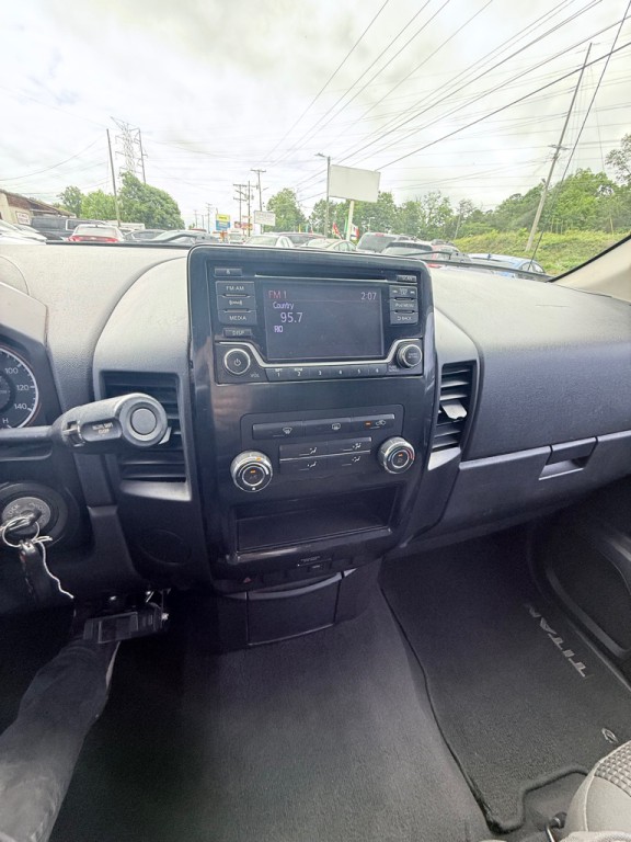 2015 Nissan Titan Image 19