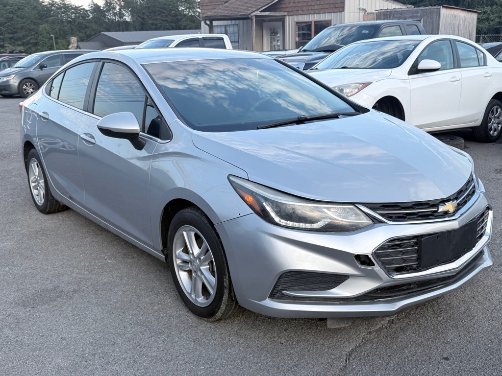 2016 Chevrolet Cruze Image 2