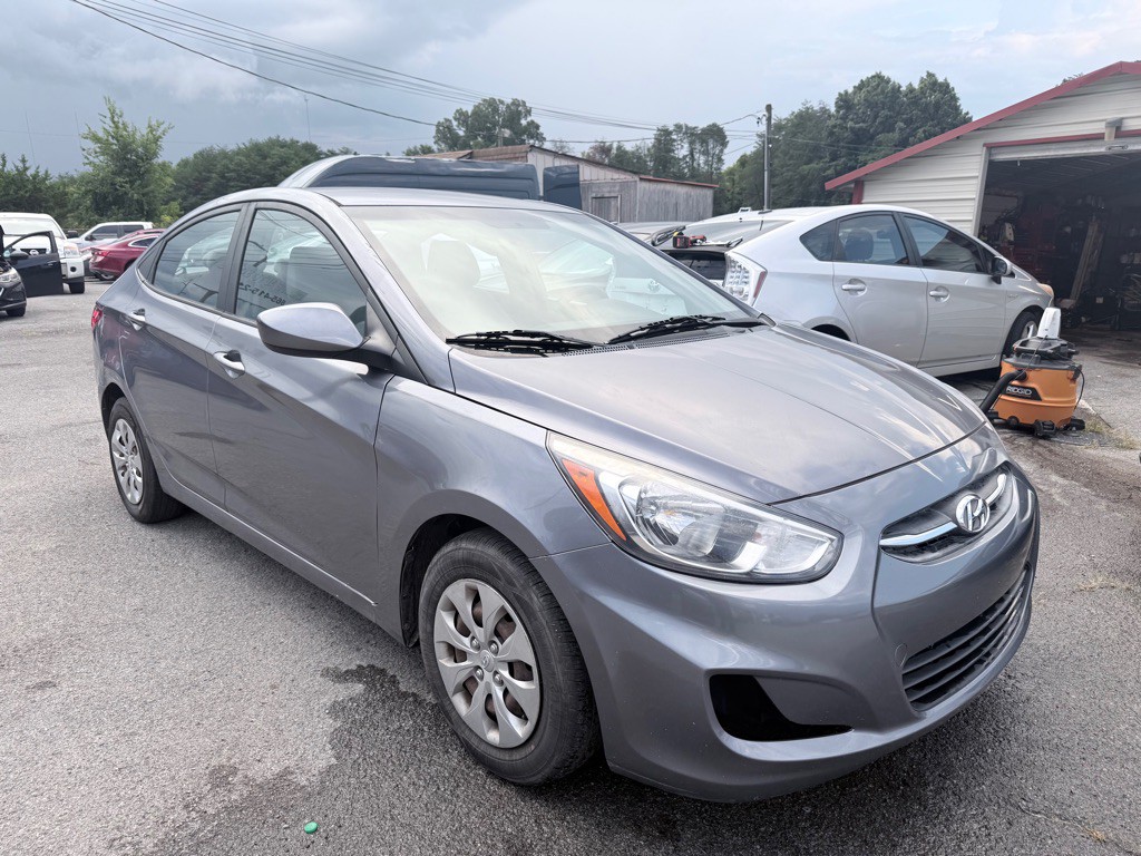 2016 Hyundai Accent Image 2