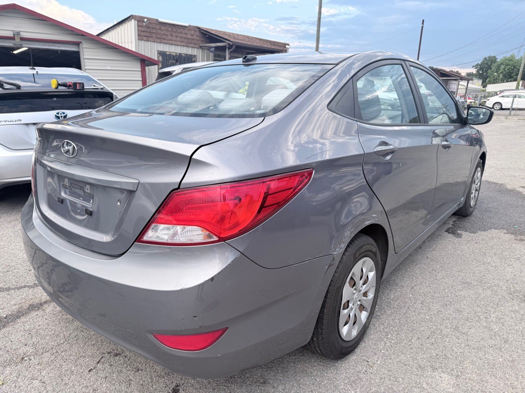 2016 Hyundai Accent Image 6