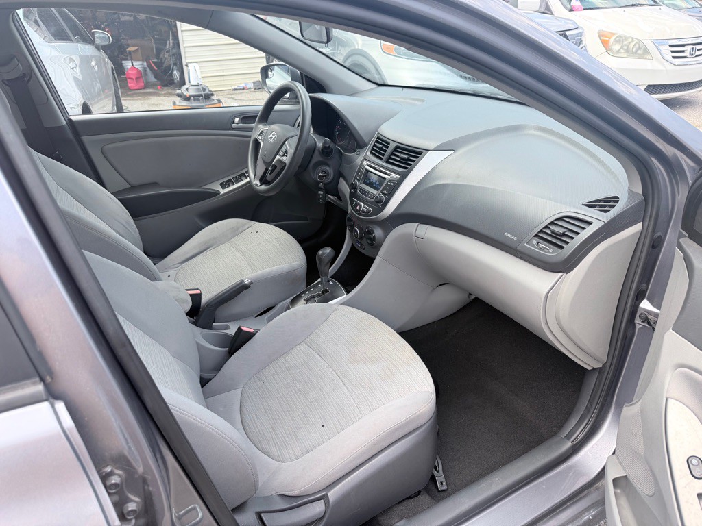 2016 Hyundai Accent Image 8
