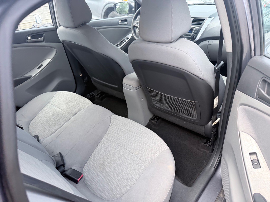 2016 Hyundai Accent Image 9