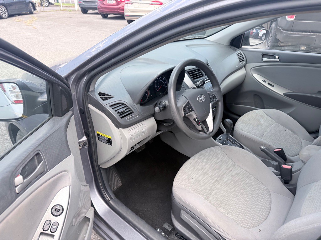 2016 Hyundai Accent Image 10