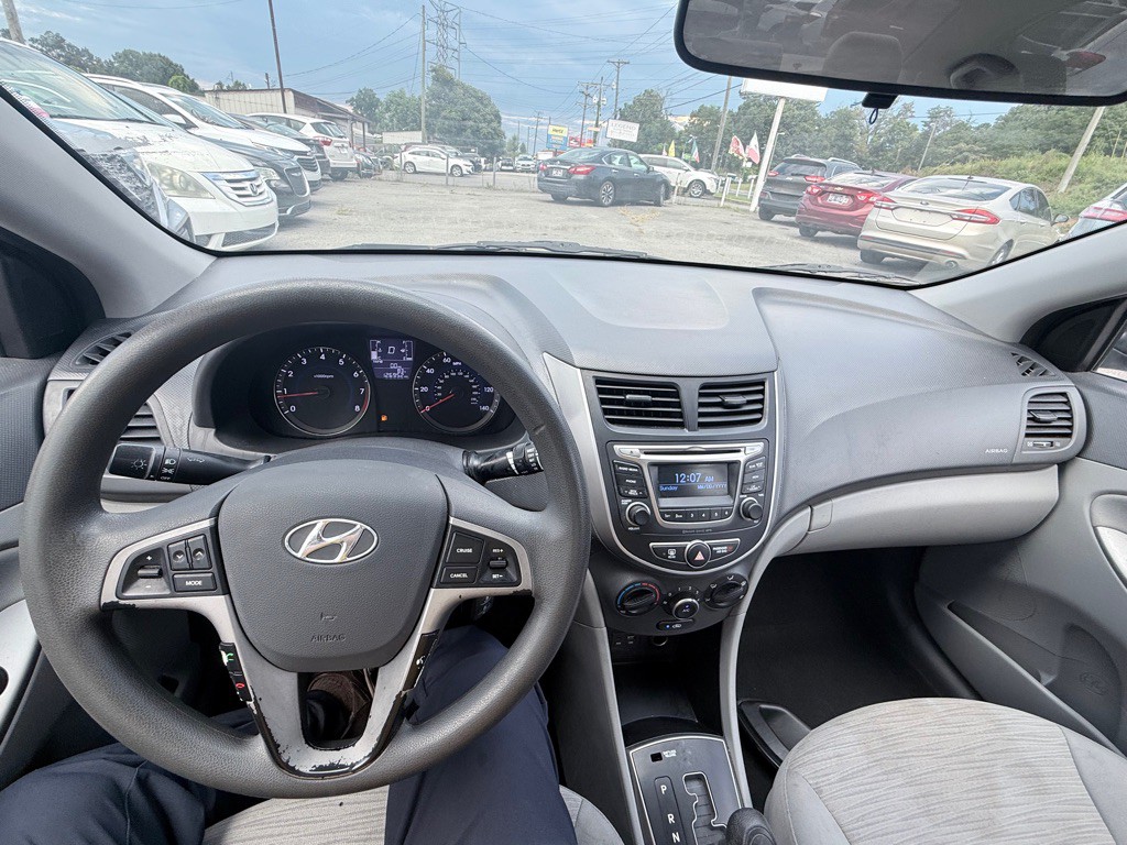 2016 Hyundai Accent Image 11