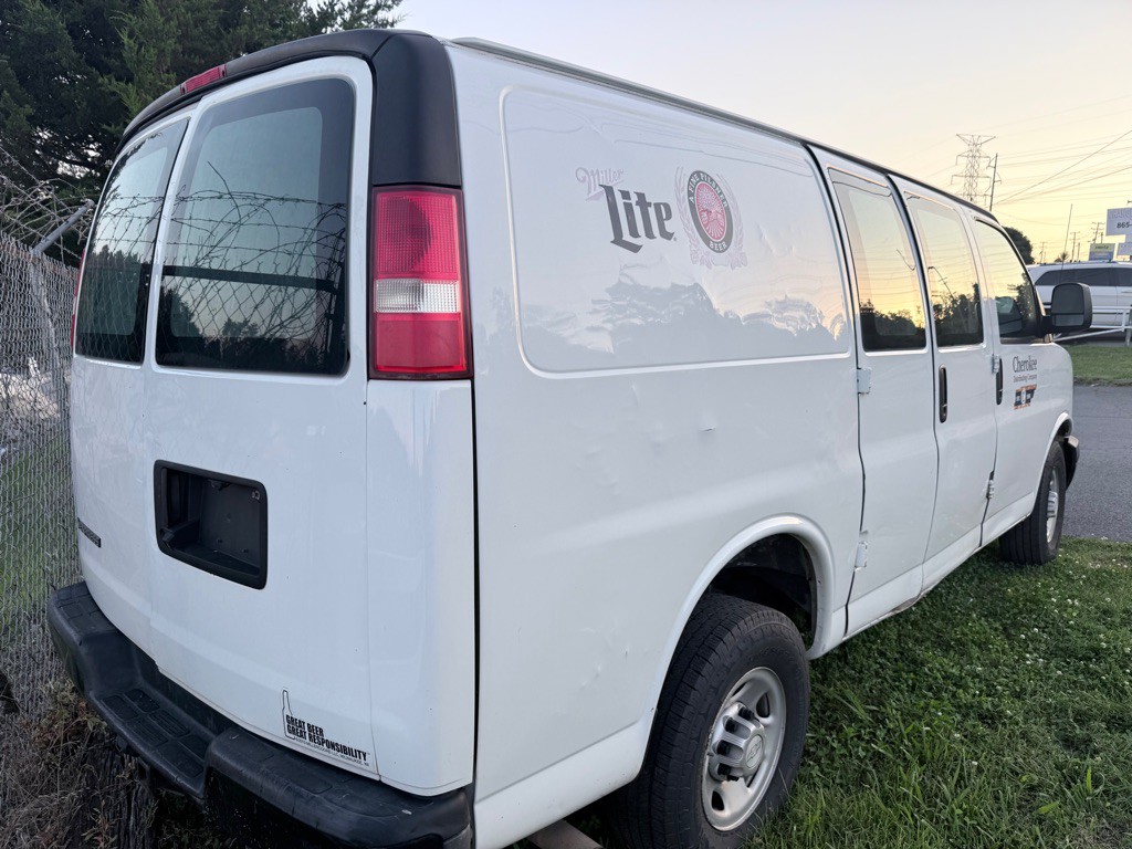 2017 Chevrolet Express Image 3