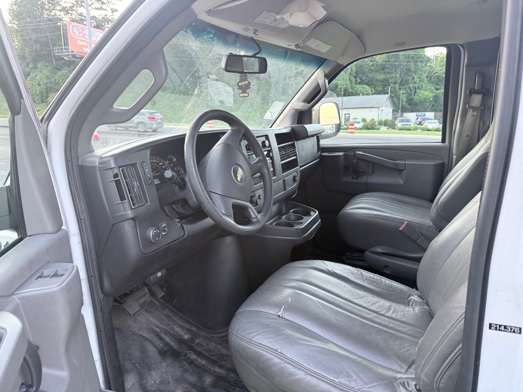 2017 Chevrolet Express Image 5
