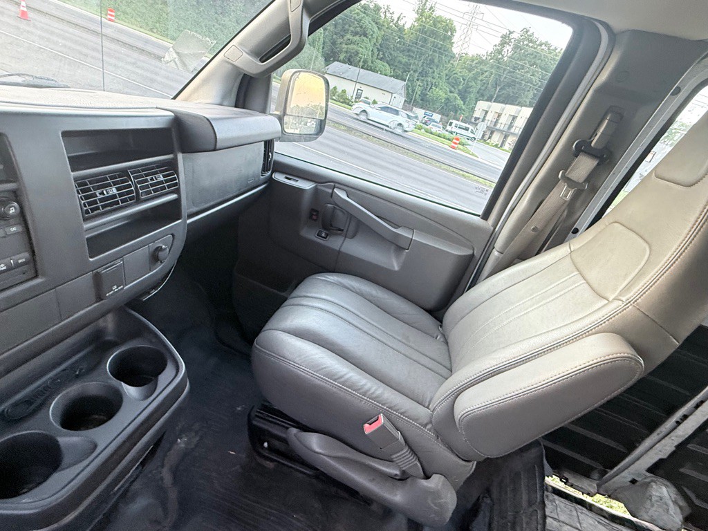 2017 Chevrolet Express Image 14