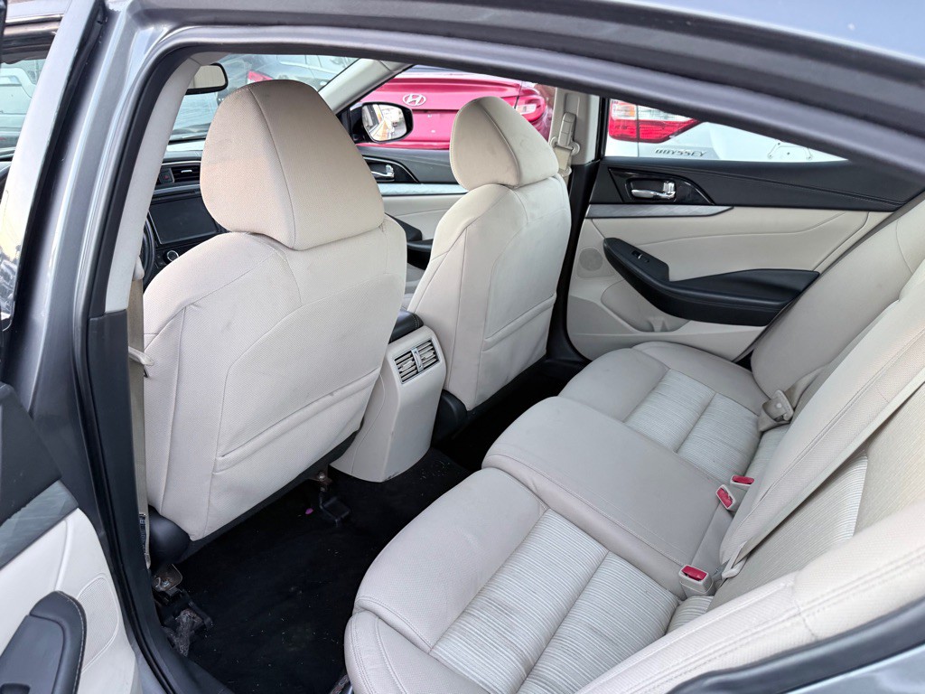 2016 Nissan Maxima Image 8