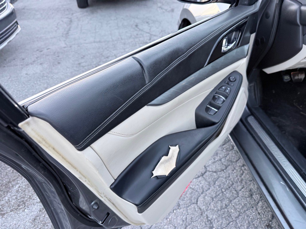 2016 Nissan Maxima Image 10