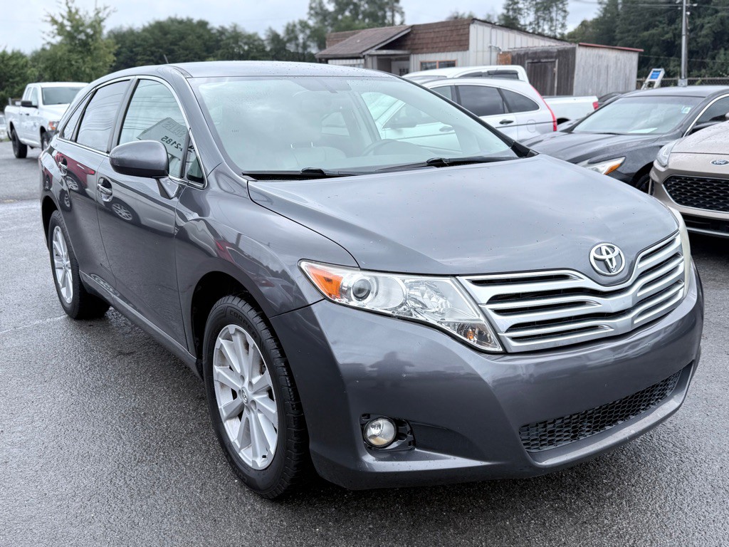 2011 Toyota Venza Image 2