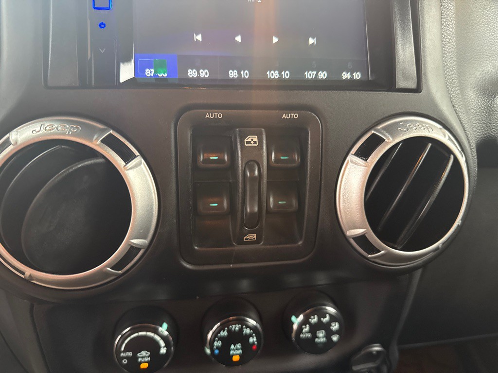 2013 Jeep Wrangler Unlimited Image 22