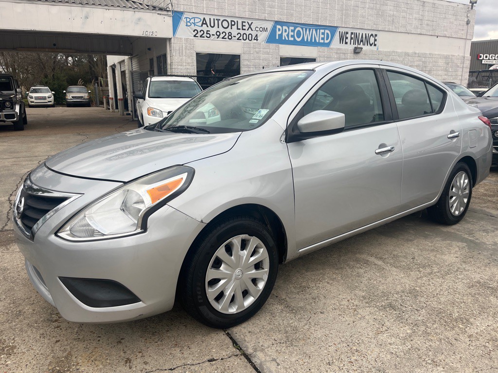 2019 Nissan Versa Image 1