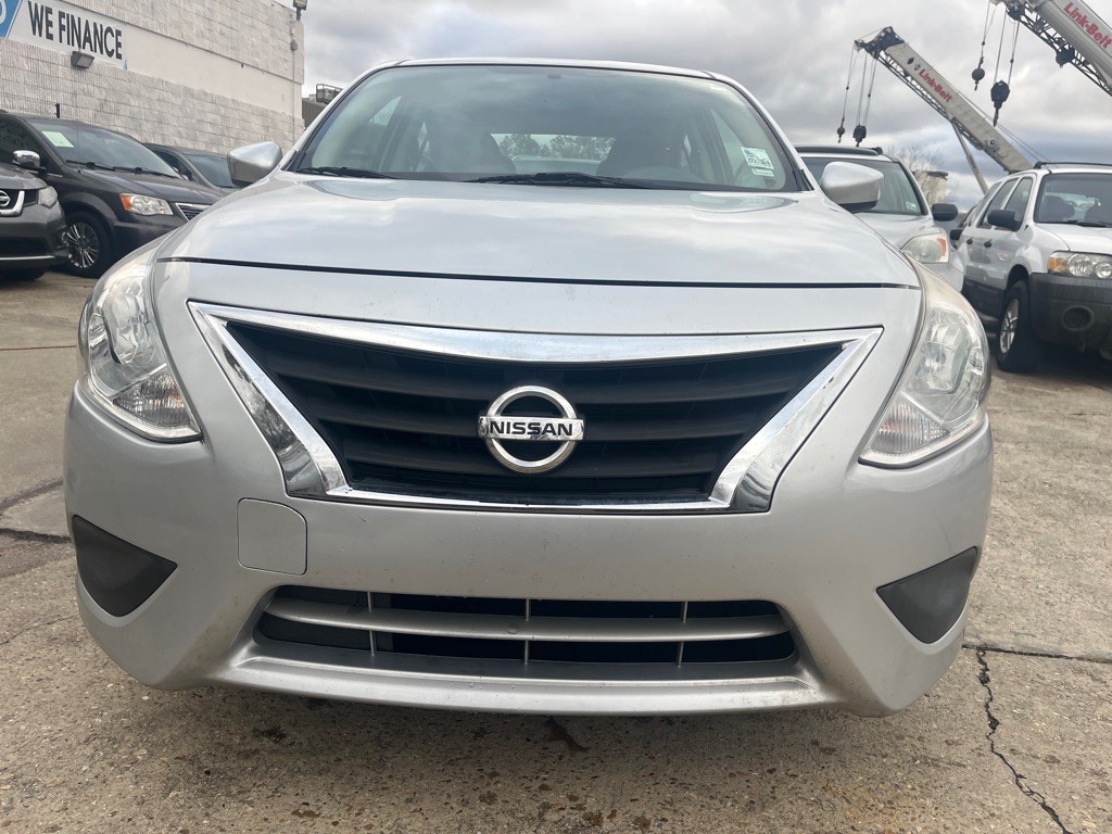 2019 Nissan Versa Image 2