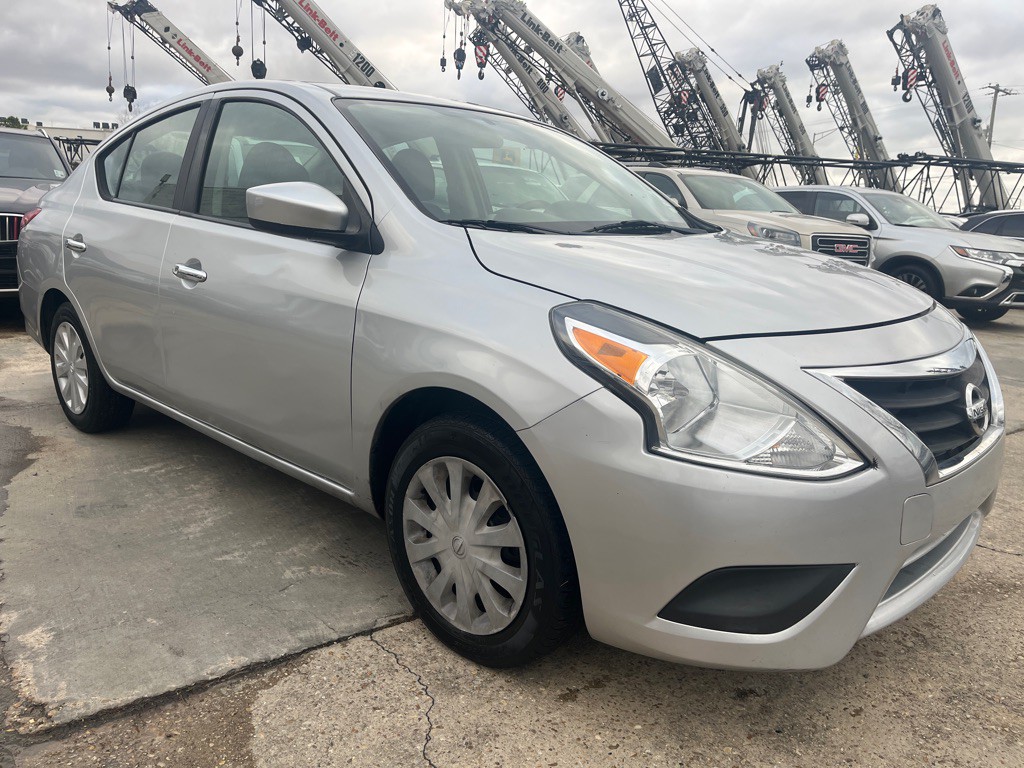 2019 Nissan Versa Image 3