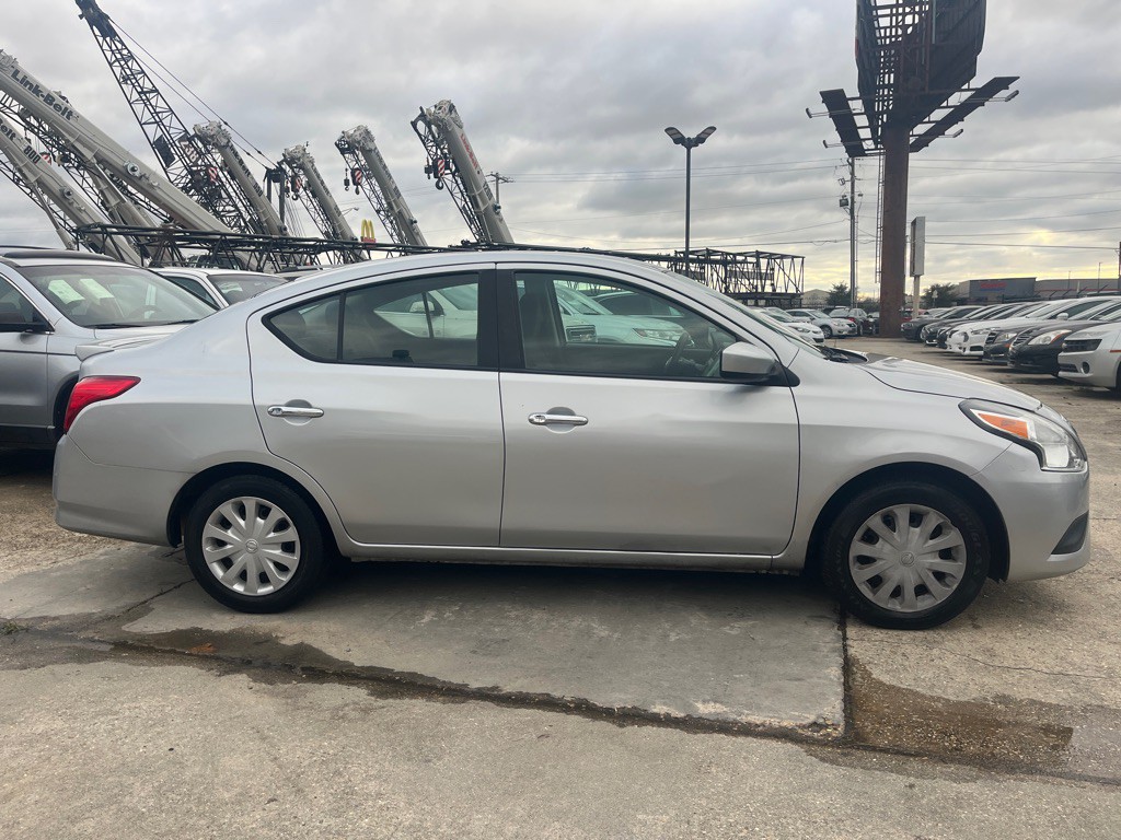 2019 Nissan Versa Image 4