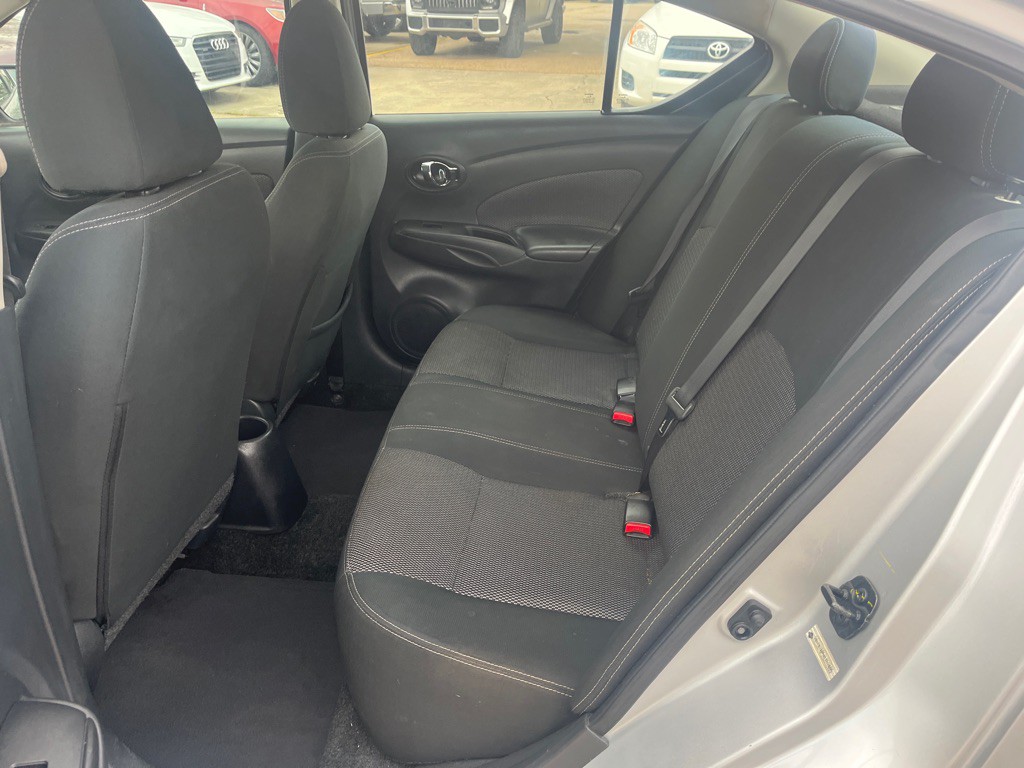 2019 Nissan Versa Image 10
