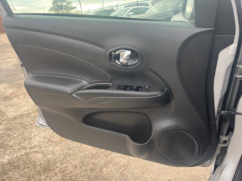 2019 Nissan Versa Image 17