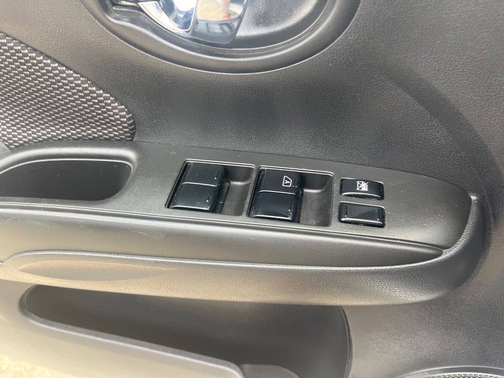 2019 Nissan Versa Image 18