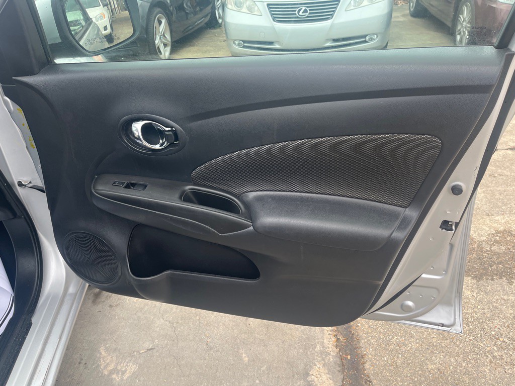 2019 Nissan Versa Image 26