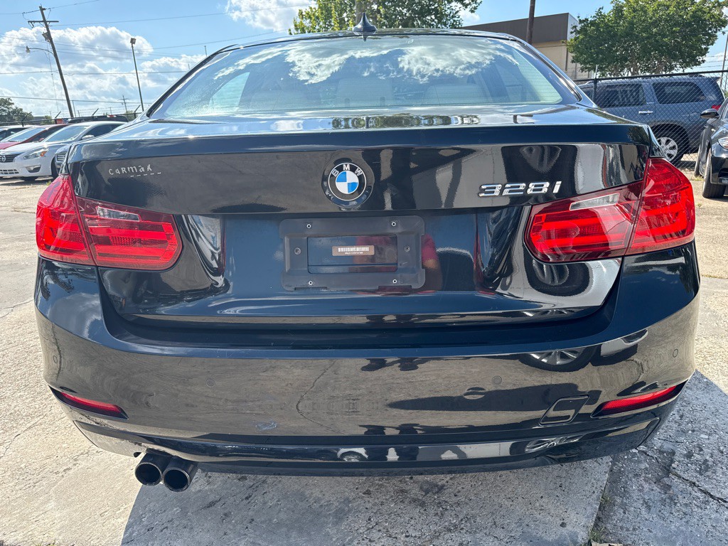 2013 BMW 3 Series Image 7