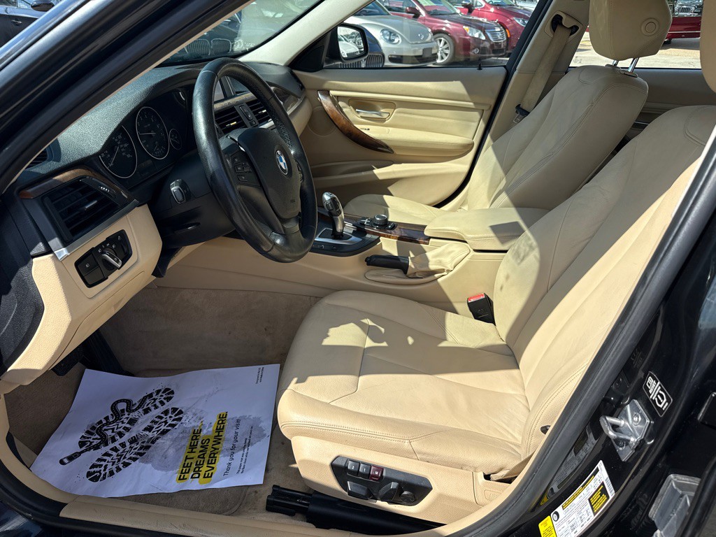 2013 BMW 3 Series Image 10