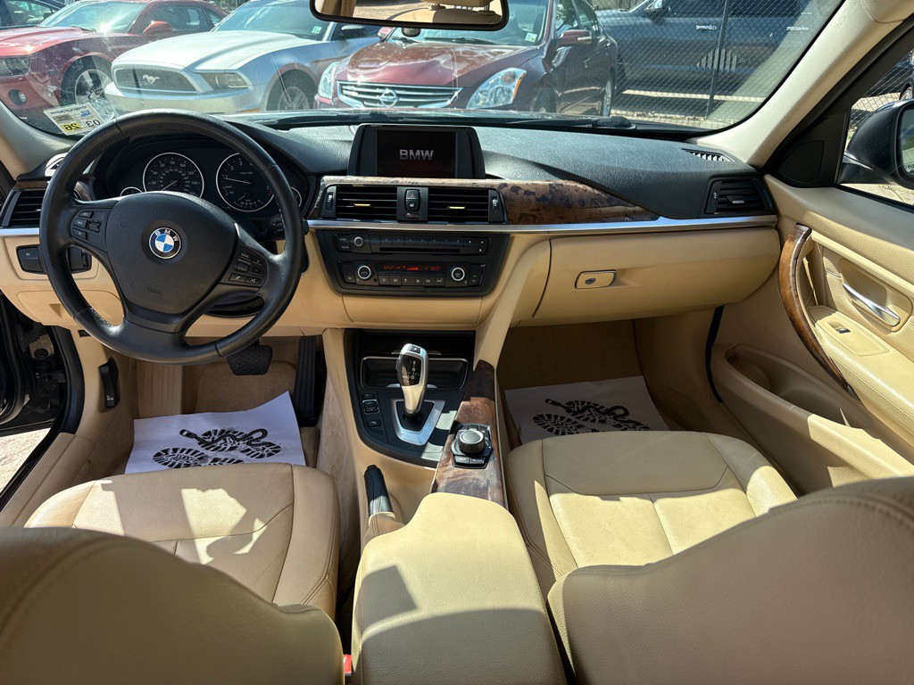 2013 BMW 3 Series Image 12